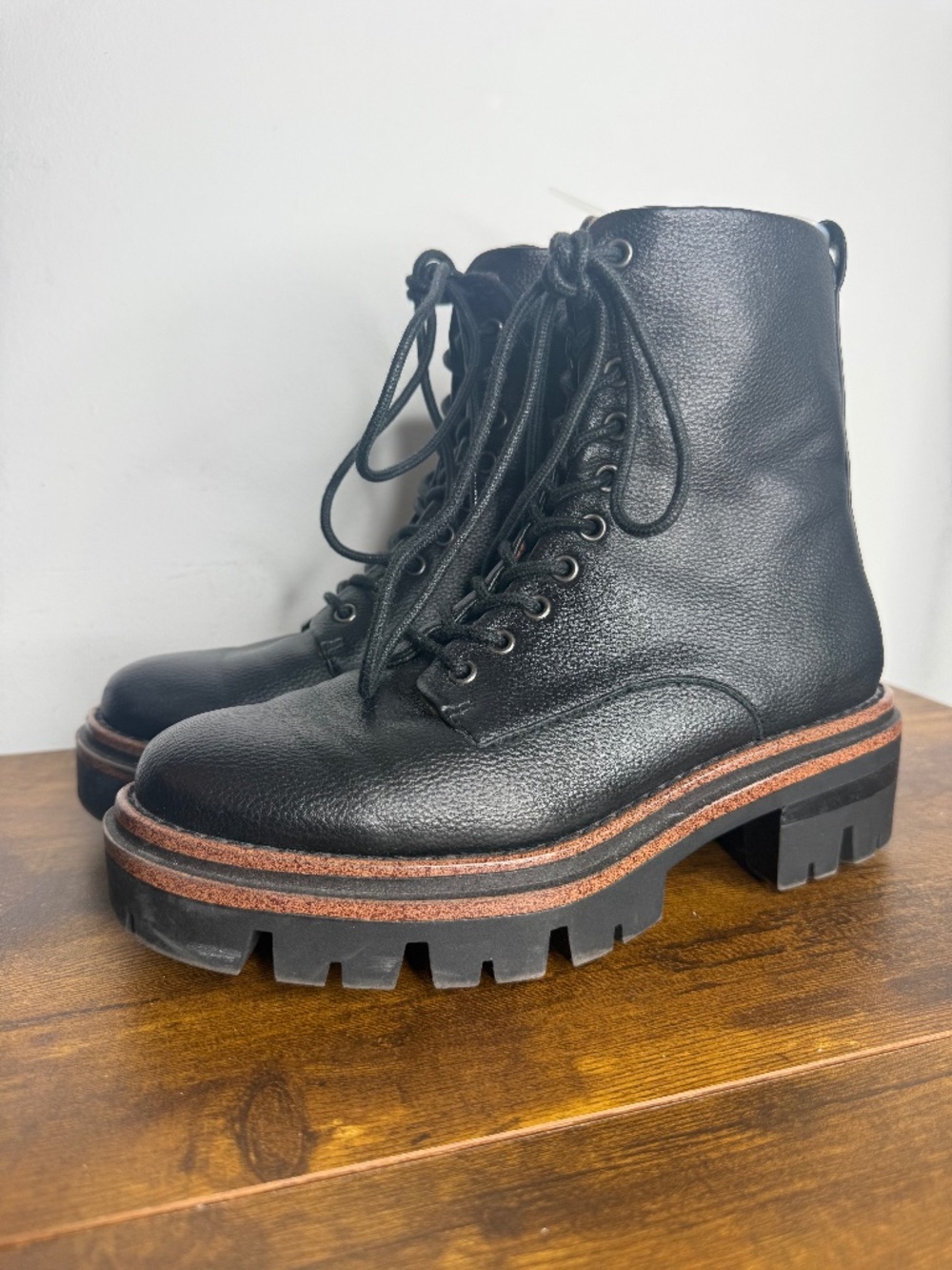 Korks Vail combat boots (Size 6.5)